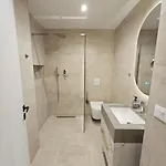 Jacuzzi Living Center 3 * Tiran