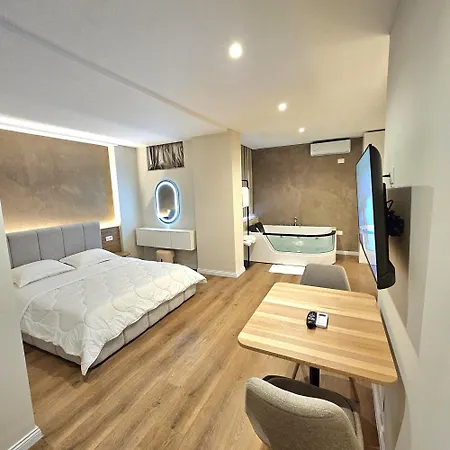 Jacuzzi Living Center 3 *