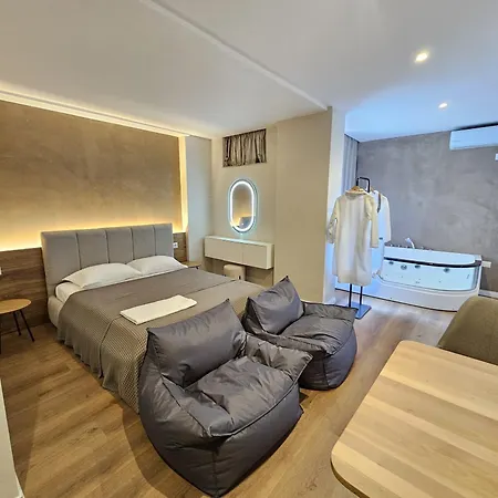 Jacuzzi Living Center 3 * Tirana