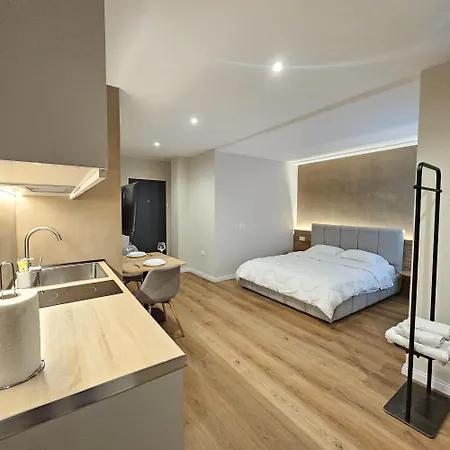 Jacuzzi Living Center 3 تيرانا