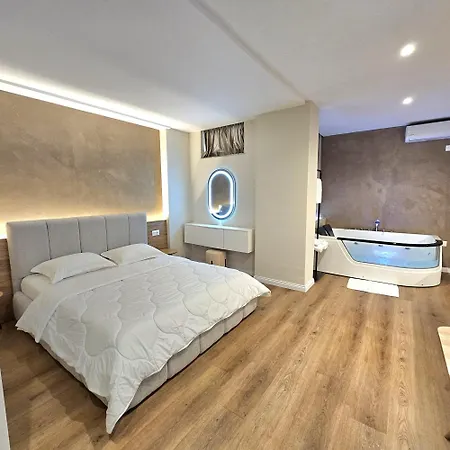 Jacuzzi Living Center 3 شقة *