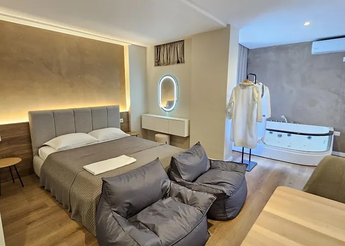 Jacuzzi Living Center 3 * Tirana